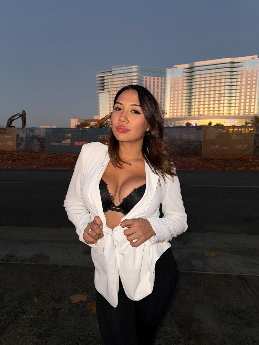 Take a pause and enjoy Ali Cruz — streaming from Kolhapur