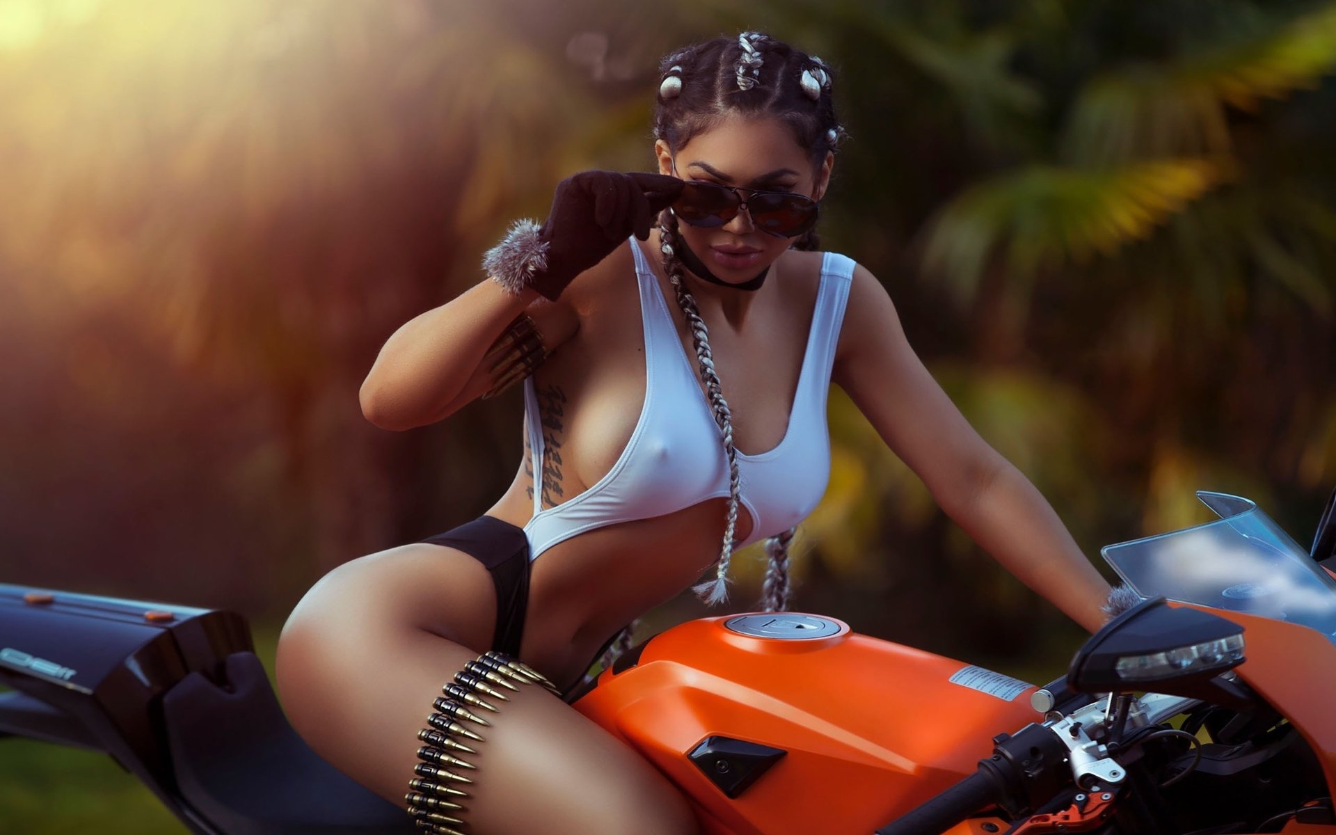 Take a pause and enjoy Girls with tattoos and motorcycles — streaming from Kolhapur