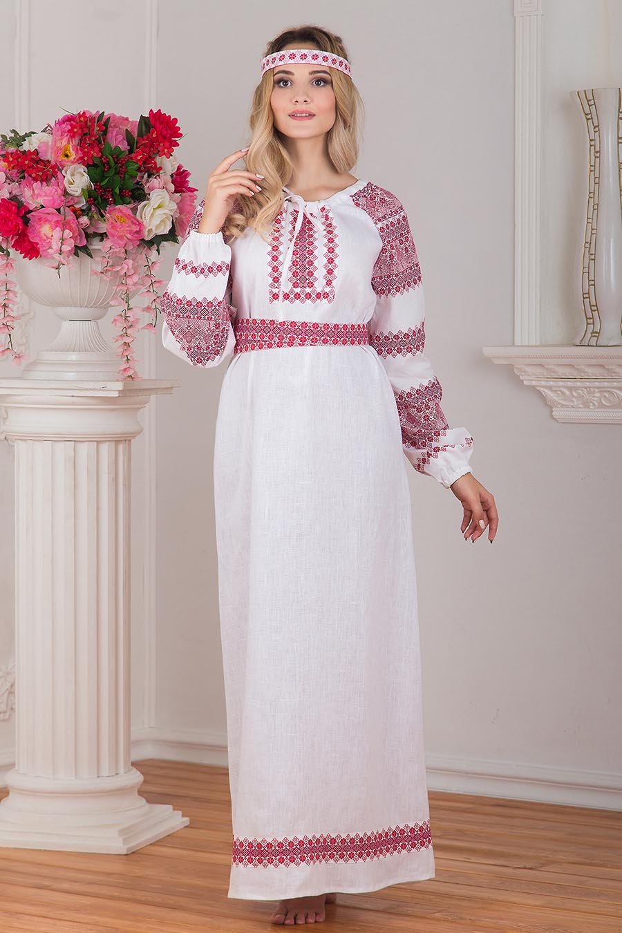 Women in Slavic costumes in Kolhapur