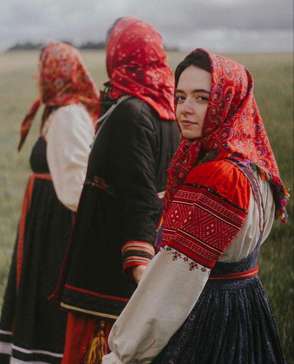 Women in Slavic costumes in Kolhapur