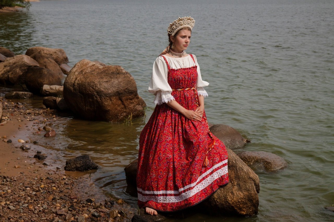 Women in Slavic costumes in Kolhapur