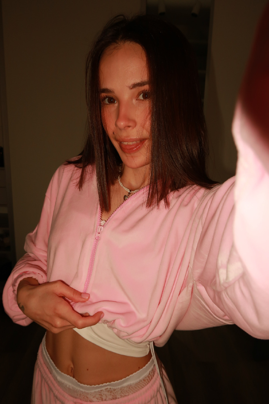 Tina brings the glow — live moments in Kolhapur